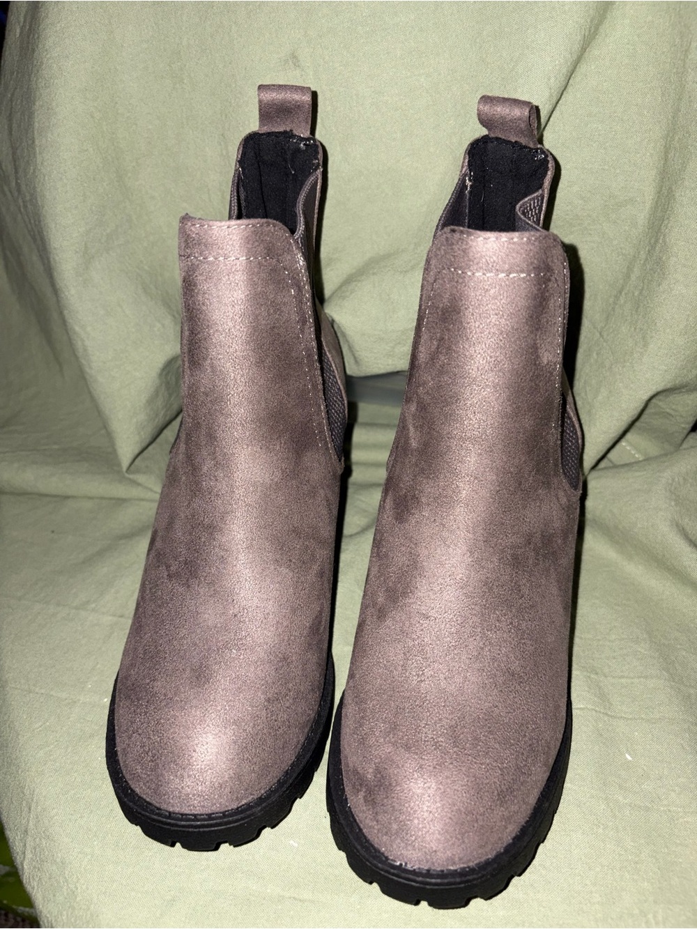 Chunky heel Booties - Classic Slip-On Style sz 6